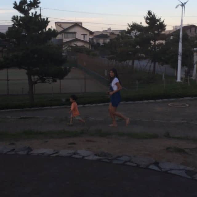 吉田愛李のインスタグラム：「あやかと公園〜👯 #鬼ごっこ #たいせー #捕獲」