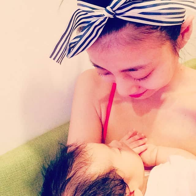 あびる優さんのインスタグラム写真 - (あびる優Instagram)「おやし〜☺️💤😘 #baby#mama#family#cute#love#赤ちゃん#ママ#親子#かわいい#sweetdreams#おやすみ」7月24日 0時47分 - yuabiru74
