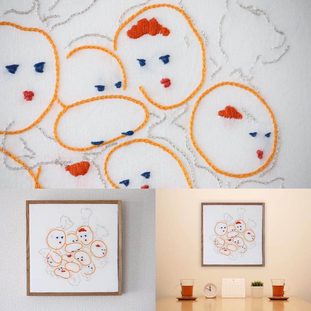 aRts STOREのインスタグラム：「青く刺繍されたそのちょっとした違いで、全てを物語るかのような表情。 それぞれがどんな気持ちなのかを想像するのが楽しくてじっと眺めてしまう。 ほんの一針、どこに刺すかでこんなにも変わるものかと改めて思う。 そしてそれぞれがとってもセクシー。 伏し目がちな目元のせいか、この赤い唇のせいなのか、柔らかそうな頬のラインも 感じられます。  やわらかい灯りのともる和室や、趣味の時間に没頭する部屋にどうぞ。 繊細な印象ですが、ダイナミックなアートと一緒に飾るのもオススメです。 【備考】 ①刺繍・木枠フレームあり ②納期は約1週間です。(営業日ベースでの計算となります。) price:¥ 51,840 size:28×28cm  http://www.arts-store.jp/products/detail.php?product_id=159  #art #interior #apricot #needlework」