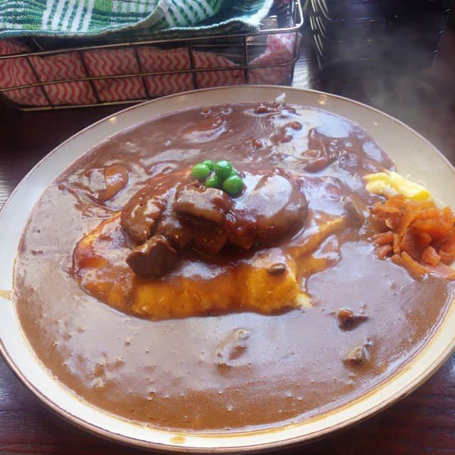 TAKAみちのくさんのインスタグラム写真 - (TAKAみちのくInstagram)「熊本ラストランチ  市街地に五軒もカレー屋があるからいつも迷う  定番のCoCo壱番屋  濃厚金沢カレー屋  アジアカレー屋  喫茶店カレー屋  感じのいい夫婦のカレー屋  今日は感じのいい夫婦カレー屋でカレー＆ハヤシを食す  今日も感じよくて美味しゅうございましたm(_ _)m  #プロレスラー飯」7月24日 12時56分 - takam69