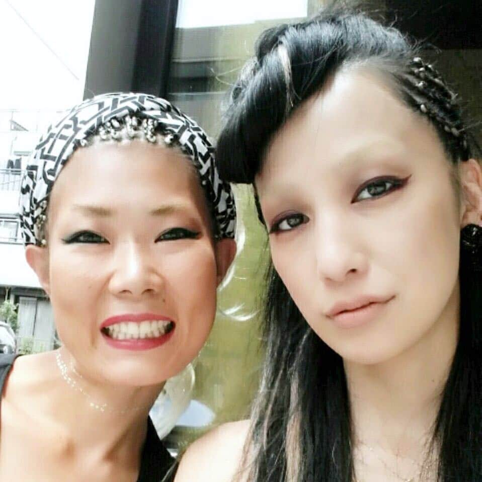 中島美嘉さんのインスタグラム写真 - (中島美嘉Instagram)「オフに髪をいつも編んでもらってるかつさんとブラリしてます！」7月24日 13時13分 - mikanakashima_official
