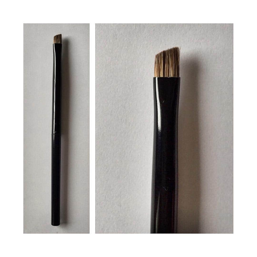 のインスタグラム：「眉用ブラシ パウダーで眉を描くときはずっとこのブラシを使っています 毛量が多くて硬すぎない ふんわりと描けます  #SHISEIDO#資生堂#シュエトゥールズブローアンドラインブラシ#makeup」