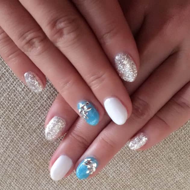 矢代梢さんのインスタグラム写真 - (矢代梢Instagram)「newnail @ayaka_502: 久しぶりにネイルサロンへ行ってきました\(◡̈)/♥︎やっぱりネイルが可愛くなるとテンション上がります↑↑✧*｡٩(ˊᗜˋ*)و✧*｡ #nail #ネイル #夏ネイル #ターコイズブルー #ホワイト #マーブル #ラメ」7月25日 13時33分 - kozue_yashiro