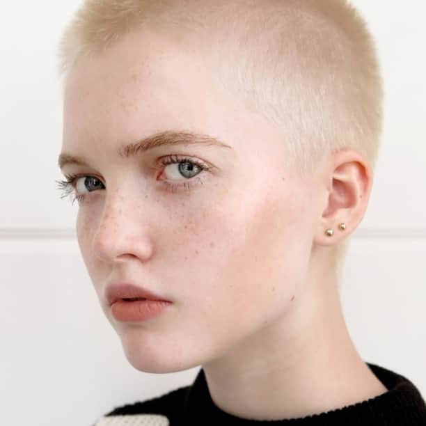 May And Ruth Bellのインスタグラム：「Ice blonde」