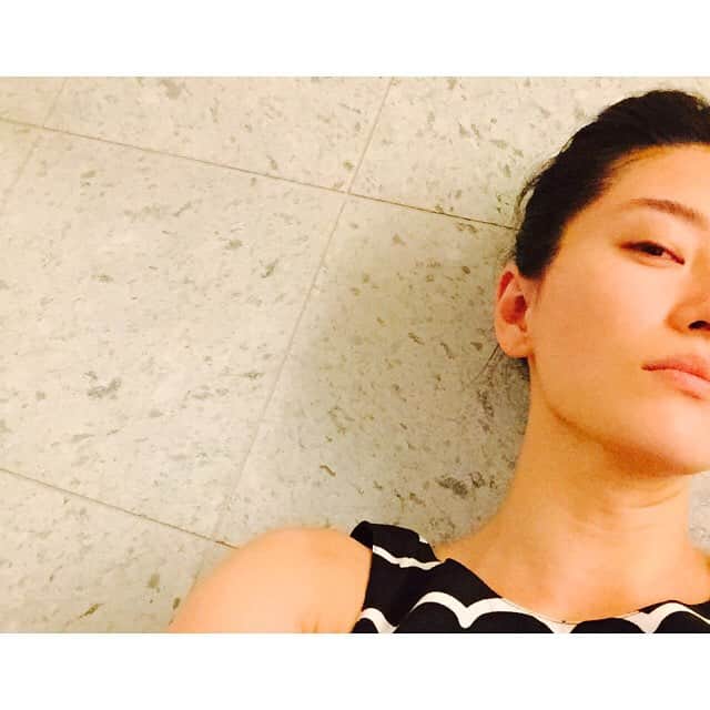 矢吹春奈さんのインスタグラム写真 - (矢吹春奈Instagram)「私って男顔だなぁ〜(｡-_-｡) 女の子っぽい顔に憧れるけど性格的に無理だぁ〜〜w  超どうでも良い私事だけど 今朝の目覚めは脚がつって起きた  最近、運動不足だし大好きな柔軟もサボってる…。 どうしたんだ私ょ。  クランクアップしてから十分休んだし、そろそろ身体を鍛え直す時期じゃなぃ⁉︎ 次の撮影に向けて ８月１日からストイックな私に戻ります ´д` ;  あと１日、あと１日だけょw  という事で明日は 最後の晩餐的な？  何を食べようか……？ 食いしん坊な私は 考えただけでルンルンら〜〜ん♡」7月31日 0時30分 - yabukiharuna