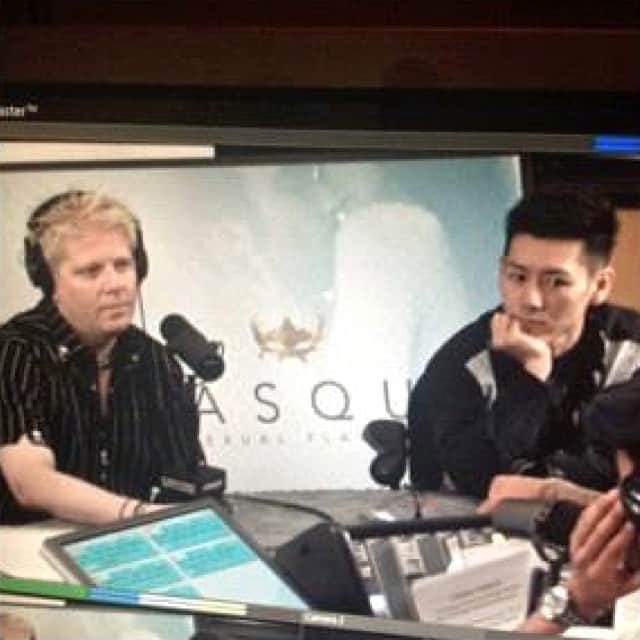 小林尊のインスタグラム：「#tbt Me and Dexter デクスターと 📻👄👂 #DexterHolland  #theoffspring  #Loveline with Mike & #DrDrew  #オフスプリング #LA #ロサンゼルス #デクスターホーランド」