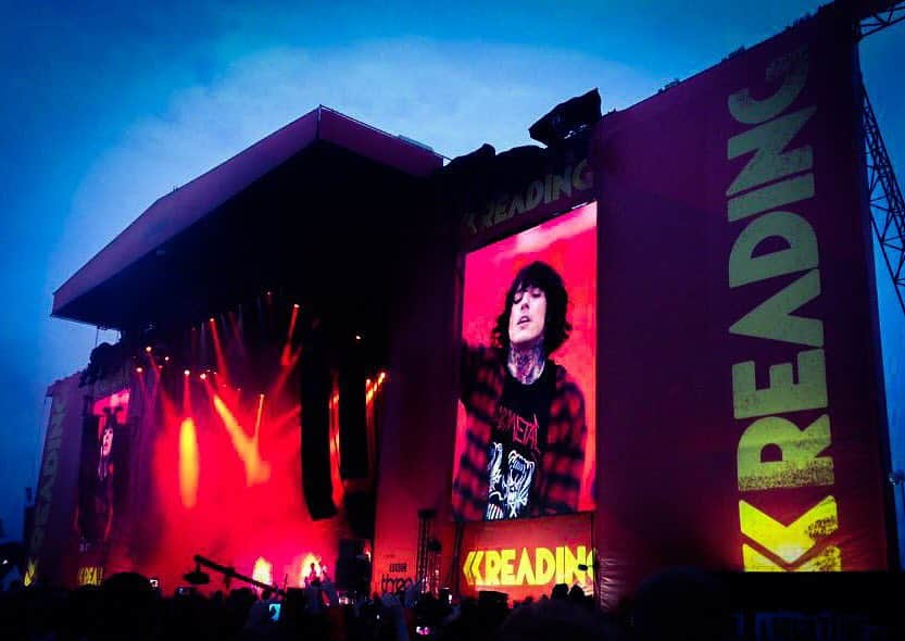 BABYMETALさんのインスタグラム写真 - (BABYMETALInstagram)「@olobersyko #BringMeTheHorizon wearing new #BABYMETAL hommage T-shirts on #ReadingFestival stage! Can't believe!」8月30日 4時48分 - babymetal_official