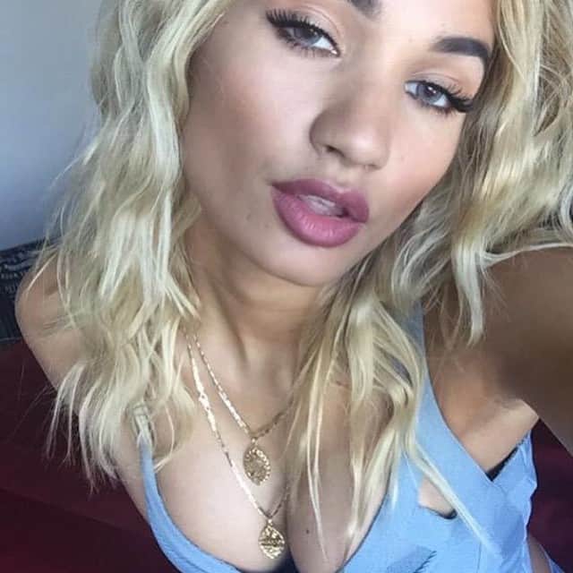 ピア・ミアのインスタグラム：「👄 @princesspiamia #piamia」