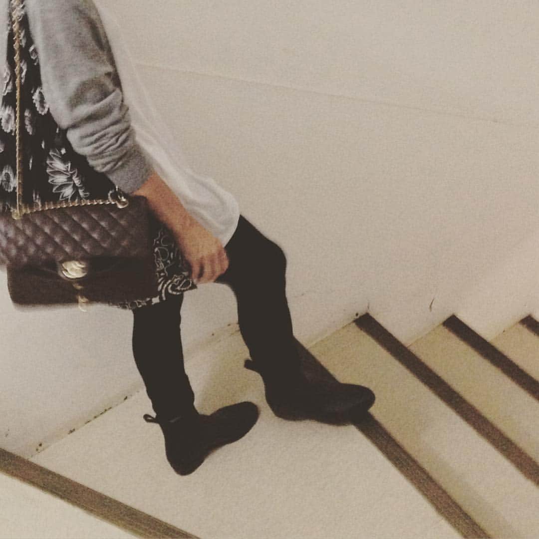 金子綾さんのインスタグラム写真 - (金子綾Instagram)「today's... knit#uniqlo  #kristensen shoes#nikoand  bag#chanel #ootd  #akcloset  セールでゲットしたレインブーツ。 東京が寒すぎる…」8月26日 23時24分 - ayaaa0707
