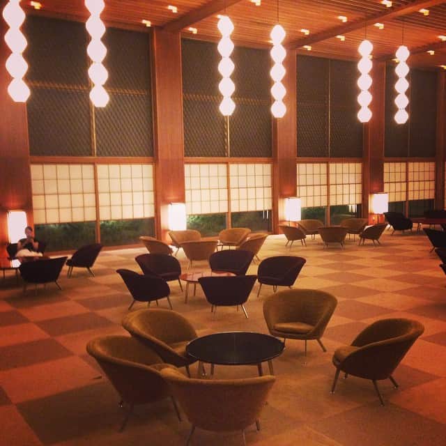 志摩有子さんのインスタグラム写真 - (志摩有子Instagram)「Good night 🌉 このロビーの風景ともお別れ…😂 #ホテルオークラ #お名残惜しい #素敵な思い出をありがとう」8月26日 23時36分 - ariko418