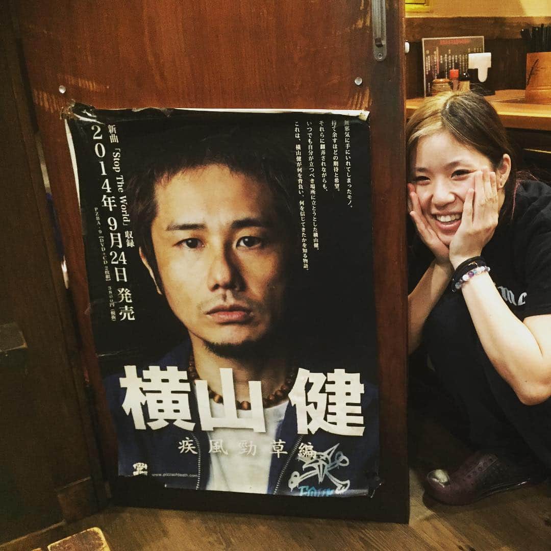 あやぺたのインスタグラム：「バイト先にて📷 バイトしゅーりょーじゃー！ 明日はいよいよ福山ケーブルにて、Ken Yokoyamaと対バンさせてもらいます！ もー！ばくばく！！！ 楽しみだー！！！」