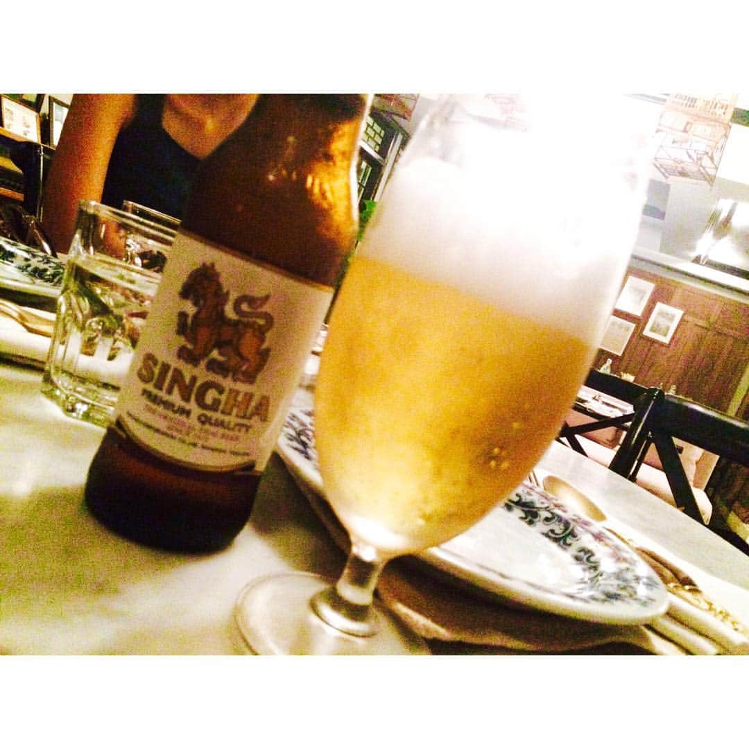 泉里香さんのインスタグラム写真 - (泉里香Instagram)「#Singha 🍺#beer #cabochonhotel やっぱりビールでしょ♡ #とりびー ♡」8月28日 23時43分 - rika_izumi_