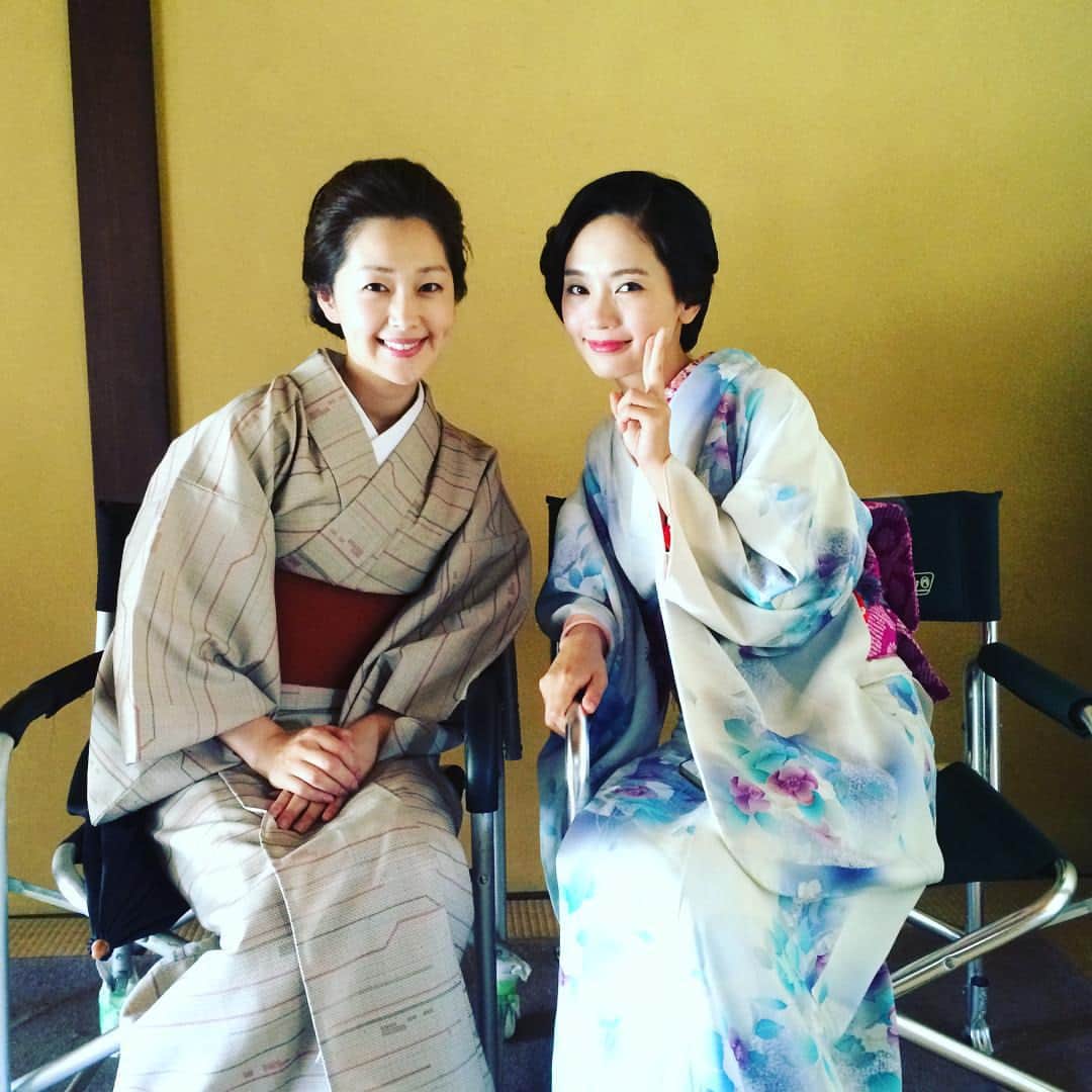 笛木優子のインスタグラム：「前から好きだった女優さん中村ゆりちゃんと😙👐 素敵な共演者のみなさんと楽しく撮影しました💖  우리짱 넘 이뻐😘」