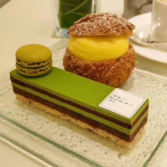 Pâtisserie Sadaharu AOKI Parisのインスタグラム：「Wow ❤❤ Thank you Eric!  Regram @eric_chung_ -  Matcha Azuki and Choux a la creme @sadaharuaoki #tokyo #chiyoda #sadaharuaoki #dessert #dessertporn  #predinnerdessert #eeeeeats #foodporn #fc #foodadventures」