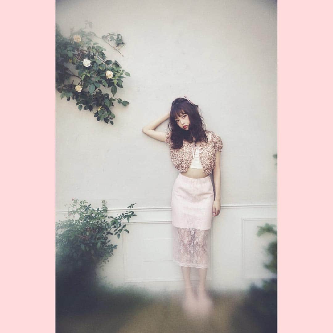 Bubblesさんのインスタグラム写真 Bubblesinstagram 8 8 Sat 発売開始 中村里砂 Bubblesコラボライン サテンビスチェ Ssize Msize Black White 中村里砂 着用 Pink 4 500 Tax カップ付きのビスチェは1枚で着ても インナーとしても使える