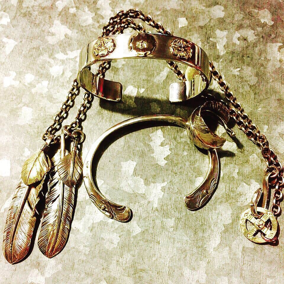 大川知英のインスタグラム：「goro's pika pika👯 #ゴローズ #アクセサリー」