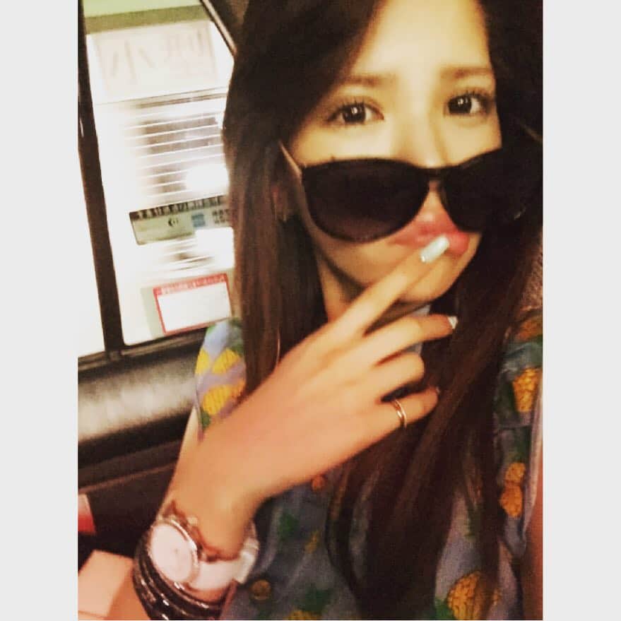 のインスタグラム：「お風呂入ってご飯だーーー❤︎❤︎❤︎！ 楽しみるんるんるー🎶 腹ヘリコプター」