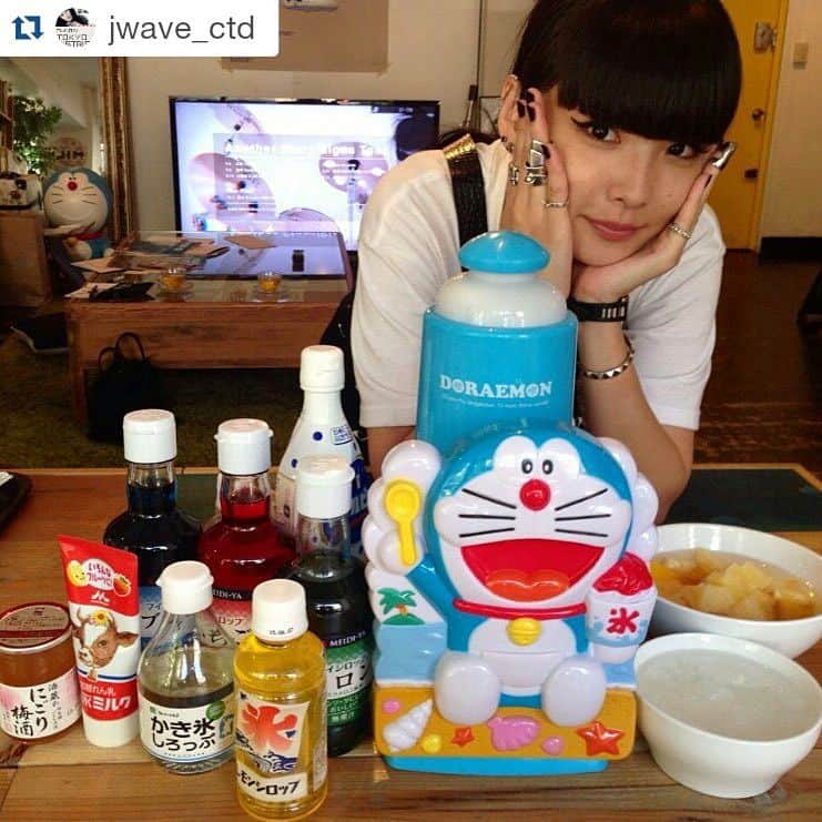 haletto編集部のインスタグラム：「今週もラジオ番組の@jwave_ctdさんに#東京のここが好き　を紹介していただきました！📻🎶 ✳ 秋元梢さんの#東京のここが好き　はれもんらいふでのお写真！ドラえもんのかき氷マシンいいな😍💛 ✳ そうだ、今日はかき氷を食べにいこう🍧🙌 ✳✳✳✳✳ #東京のここが好き　写真投稿キャンペーンも残り4日😂応募締め切りは8/12までです！そして最優秀賞は8/19に発表します✨🎉🎁 短い期間でしたが、皆様最後までよろしくお願いいたします☺  #東京のここが好き #東京の魅力再発見 #はれっと #haletto #ctd813 #jwave #radiko #れもんらいふ #渋谷 #ドラえもん #かき氷 #秋元梢 #レモン #夏の楽しみ方  #Repost @jwave_ctd with @repostapp ・・・ #jwave #ctd813  #東京のここが好き  れもんらいふ(渋谷)  自分の家かのように常にいます🍋 夏はかき氷だけど、おやつを持ってスタッフのみんなと休憩しています🎵 ハレットの応募期間は8月12日まで！」
