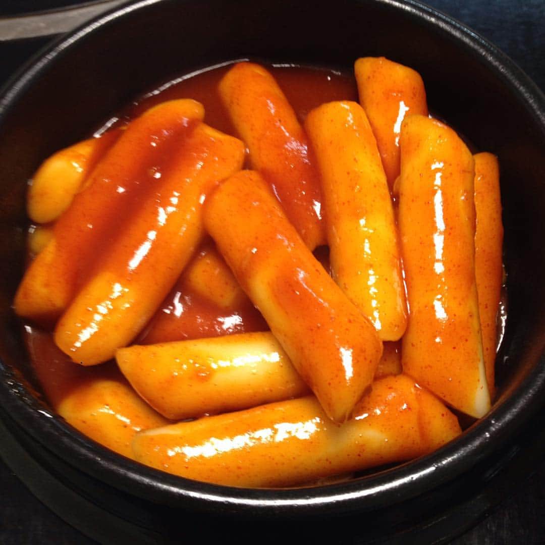 亀田姫月のインスタグラム：「トッポギー！ 辛いけどおいしい！ #トッポギ #辛い #韓国 #韓国料理」