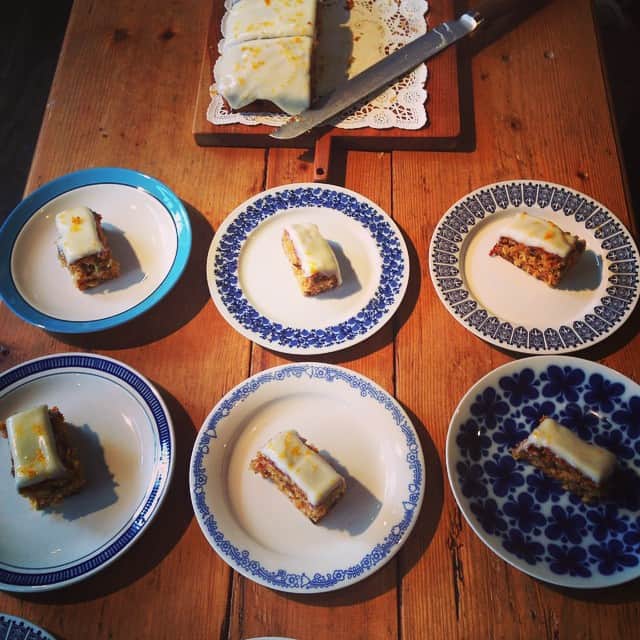 志摩有子さんのインスタグラム写真 - (志摩有子Instagram)「デザートはハンガリーとは全く関係ないアメリカンなキャロットケーキ。 #料理教室 #sweet #carrot #cake #bake #likelikekitchen」8月9日 15時06分 - ariko418