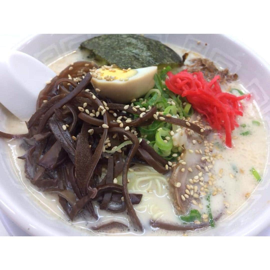 Washoku (和食) Japanese Foodのインスタグラム：「#Ramen is not only #delicious but also #beautiful with its white #soup. Added ingredients are usually wood ear mushrooms, green onions, red pickled ginger, and dried seaweed. They all bring #colors to the #dish.  Photo at #Hakata Tenjin Shibuya  #noodles #japan #japanese #japanesefood #foodstagram #foodpic #washoku #foodporn #yummy #和食 #ラーメン #とんこつ #食べ物 #博多 #麺 #美味しい」