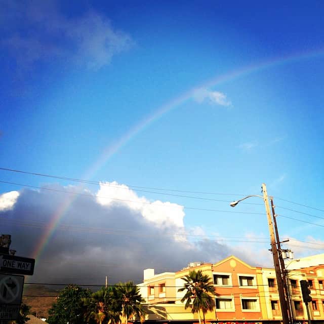 志摩有子さんのインスタグラム写真 - (志摩有子Instagram)「晩ごはんの前、レインボーに出会えた🌈 #hawaii #rainbow #これから台湾火鍋」8月14日 14時24分 - ariko418