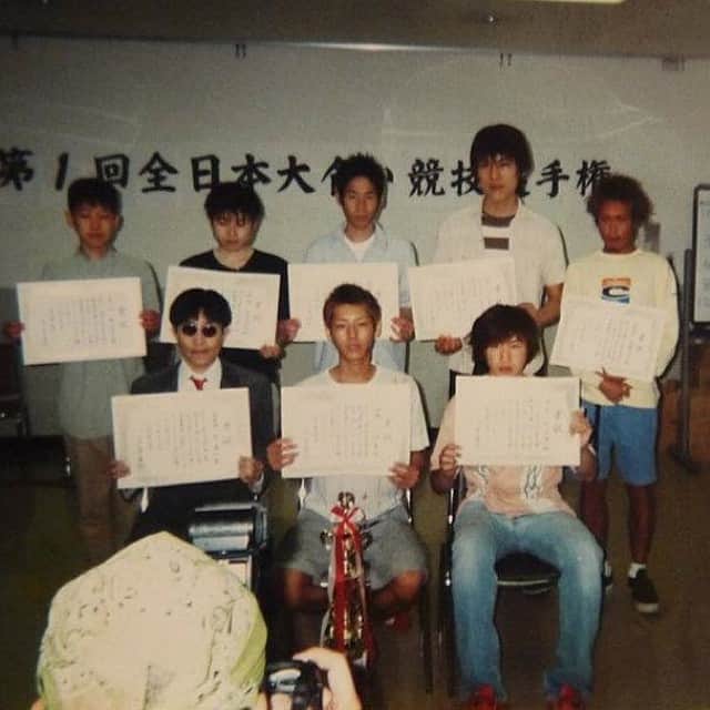 小林尊のインスタグラム：「First Japanese national #competitiveeating championship 2001年 🏆 デビューから半年後。おにぎり🍙9キロ食べて優勝。 #小林尊 #TakeruKobayashi  2位  #岸義行 #Yoshiyuki Kishi  3位  #射手矢侑大 #YukihiroIteya  4位  #高橋信也 #ShinyaTakahashi  5位  #白田信幸 #NobuyukiShirota #ジャイアント白田  6位  #山本晃也 #AkiyaYamamoto  7位  #立石将弘 #MasahiroTateishi  8位  #野口真己 #MasamiNoguchi  #fbf #フードファイター #フードファイト #大食い #早食い #eatingcontest #kobayashi」