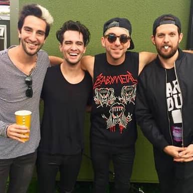 のインスタグラム：「.@AlexAllTimeLow wearing #BABYMETAL T-shirts at @OfficialRandL. #LeedsFestival! Thank you! Tomorrow we play at Leeds!」