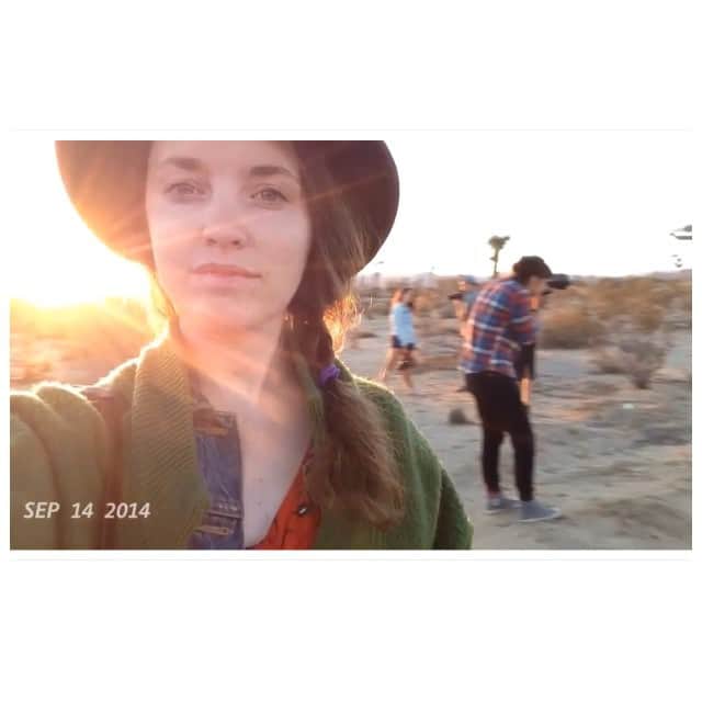 のインスタグラム：「From April 2014 to April 2015 I recorded one second of video almost every single day. I traveled from California to Oregon, Washington, Germany, Denmark, Lisbon and Iceland. I cut my long hairs off. I said goodbye to both of my childhood homes. I went to festivals, celebrated holidays, hung out with my dog, saw all my friends - and lucky for me it’s now compiled into one wonderful little movie.  The entire video is posted on my blog, which you can find by clicking the link in my profile. Thanks for sticking around, and following along this past year. 💛」