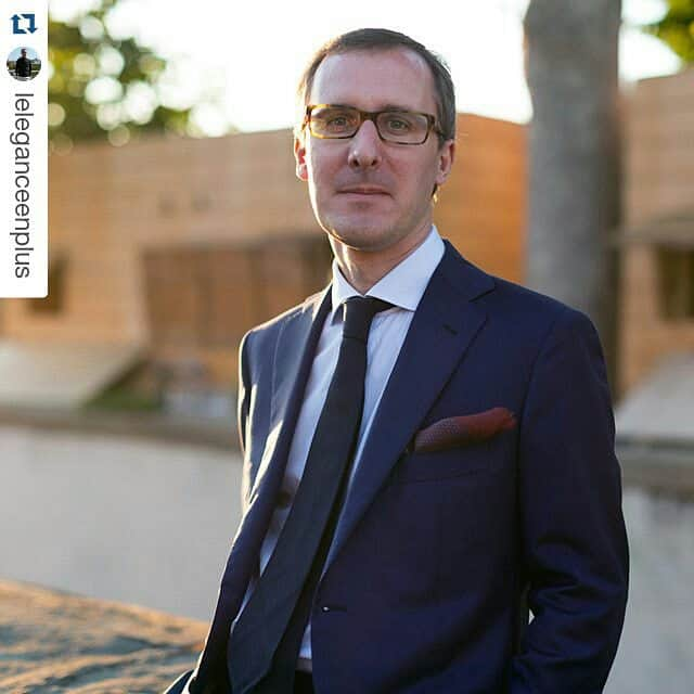 サルトリアパルテノペアさんのインスタグラム写真 - (サルトリアパルテノペアInstagram)「#SartoriaPartenopea only for #Gentlemen  #suit #italian #madeinNapoli #sartoria #tailormade #handmade #fattoamano #fabric #luxury #tips #style #touch #classy」8月18日 18時36分 - sartoriapartenopea