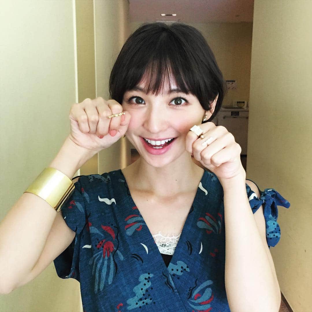篠田麻里子さんのインスタグラム写真 - (篠田麻里子Instagram)「衣装の指輪が可愛すぎでしたL’Attitude✨💍#LAttitude #黒崎彩 さん」8月19日 12時12分 - shinodamariko3