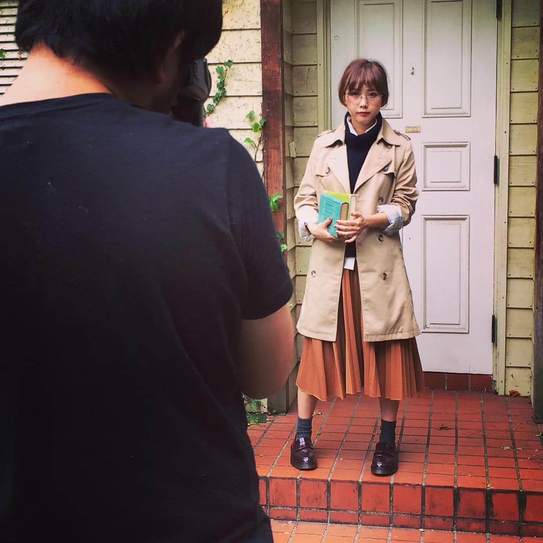 Zoff Officialのインスタグラム：「田中里奈さんに着用いただいたSoup.11月号の撮影風景。真ん丸でかわいらしい印象のラウンドシェイプは、レトロでキュートな雰囲気に☆  #zoff #zoff_eyewear #ゾフ #eyewear #glasses #メガネ #眼鏡 #田中里奈 #丸メガネ」