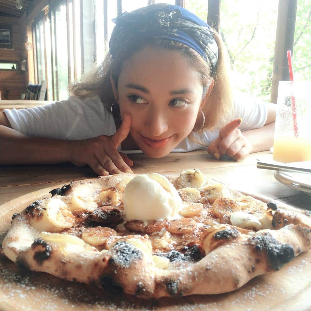 Saki さんのインスタグラム写真 - (Saki Instagram)「楽しい休日だった🙊💓にひ💓 #ピザ #ピッツァ #pizza #ドルチェピザ 🍕🍨🍌🍯✨💕💕💕 #山岡ピザ #嬉しい顔 😊🍒」8月21日 19時37分 - saki1011