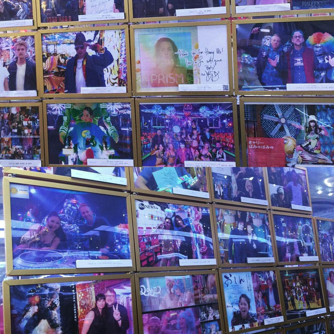 久積篤史さんのインスタグラム写真 - (久積篤史Instagram)「総工費100億円  ロボットレストランへ。  歌舞伎町といえば、森下財閥。  尋常じゃない方といてるんやな…  #ロボットレストラン #robotrestaurant」8月22日 12時07分 - hisatsumi