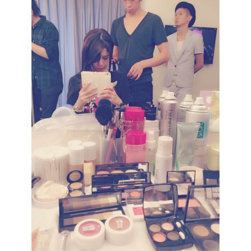 坂口杏里のインスタグラム：「メイクセットちゅぅう◡̈♥︎」