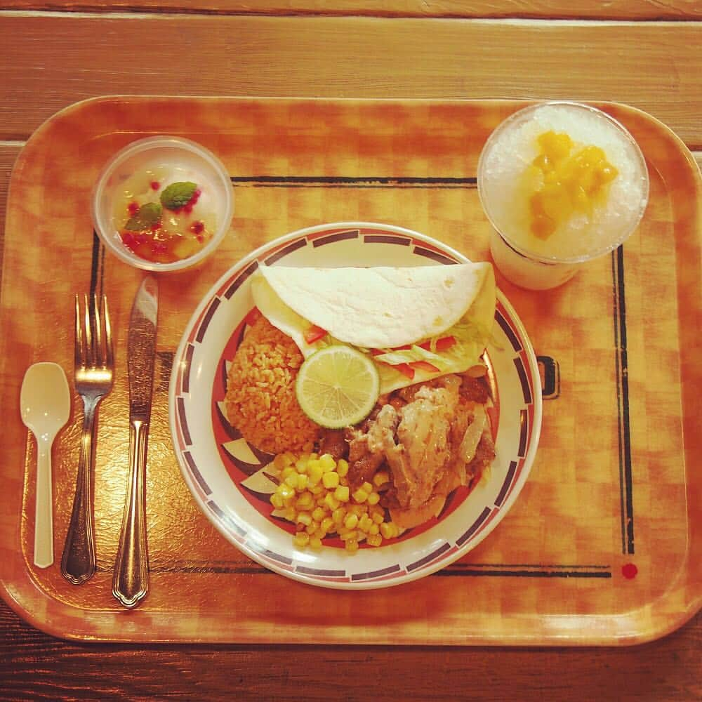 東京ディズニーリゾートさんのインスタグラム写真 - (東京ディズニーリゾートInstagram)「LET'S EAT!  いただきます！  #mexicanfood #MiguelsElDoradoCantina #tokyodisneysea #tokyodisneyresort #いただきます #ミゲルズエルドラドキャンティーナ #東京ディズニーシー #東京ディズニーリゾート」8月25日 11時59分 - tokyodisneyresort_official