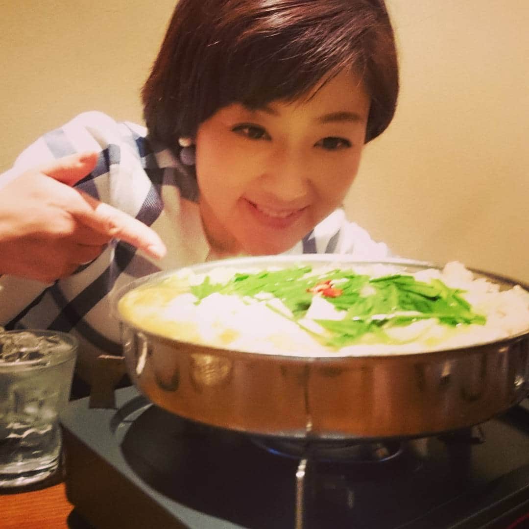 池尻和佳子のインスタグラム：「もつ鍋と焼酎！☺ 最高すぎるSWの締めです♪  福岡に生まれて良かった🌼」