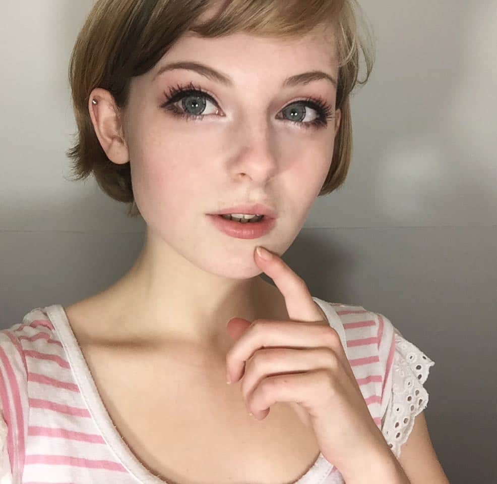 Ella Freyaのインスタグラム：「Tried the #tare look *-* i felt sick all day #makeup #jfashion」