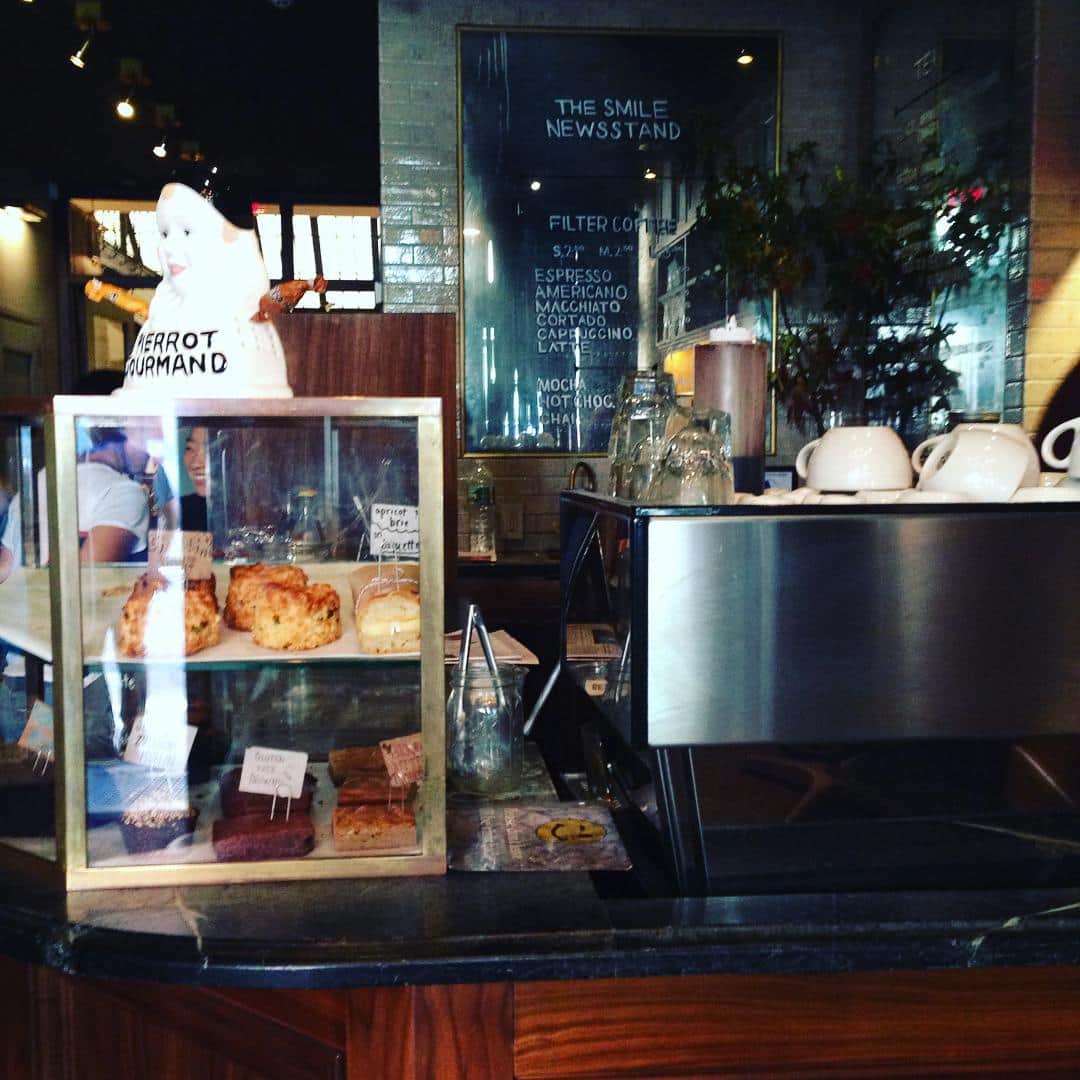 志摩有子さんのインスタグラム写真 - (志摩有子Instagram)「トライベッカにあるSHINOLAの直営店にはSMILEのカフェも併設されているので美味しいラテが楽しめる☕️ #SHINOLA #watch #SMILE #cafe #NY備忘録 #滝沢家の夏休み」9月20日 14時56分 - ariko418