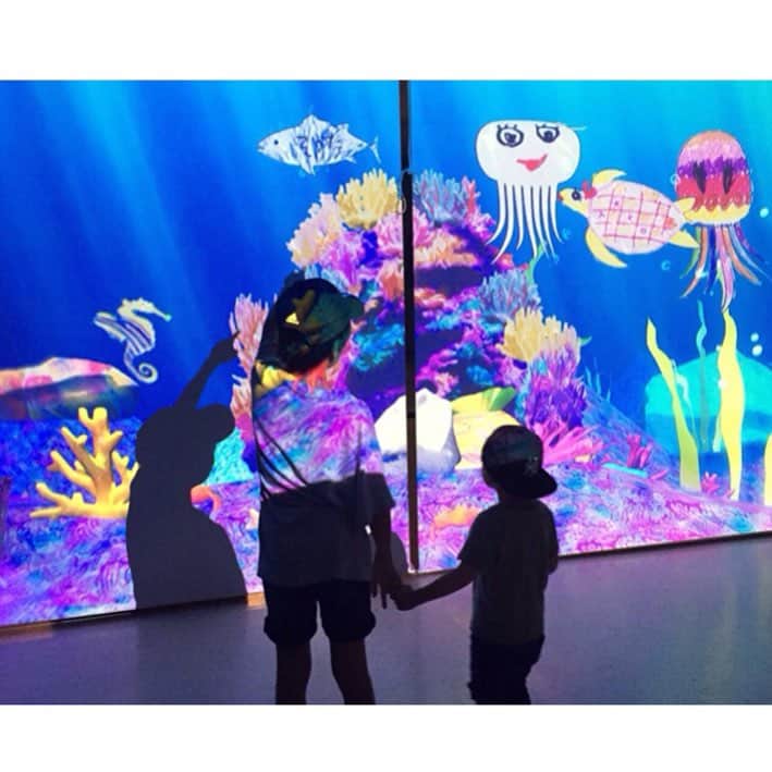 shenaaa16のインスタグラム：「◆◇◆ * *  自分たちで描いたお魚さんが す〜いすい⚪︎⚪︎⚪︎🐠🐟🐡」