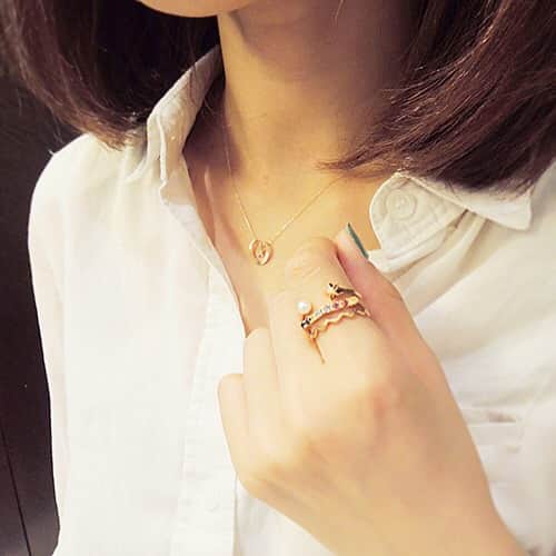 のインスタグラム：「・ ◇ ete 2015 Christmas Limited ◇ ・ ZOZOTOWN店にて、クリスマス限定コレクションの先行予約がスタート！テーマは"Partons à L'aventure"(冒険に出よう)。ご予約いただいた方全員に、ZOZOTOWN店限定ノベルティをプレゼントいたします。ぜひチェックしてくださいね！  http://zozo.jp/_search/search_result.html?p_tpcsid=155252&p_tsns=1  #ete #エテ #2015christmas #ring #necklace #preorder #zozotown」
