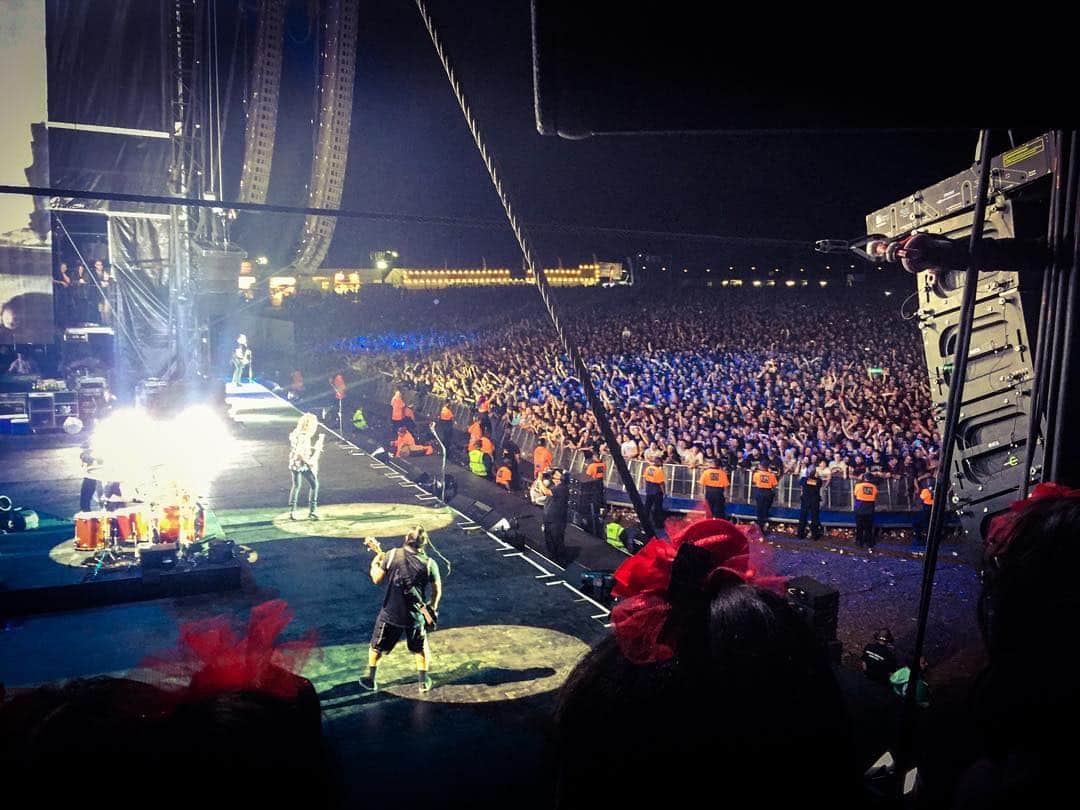 のインスタグラム：「Watching #Metallica @OfficialRandL #LeedsFestival! Metal Master Again! #BABYMETAL」