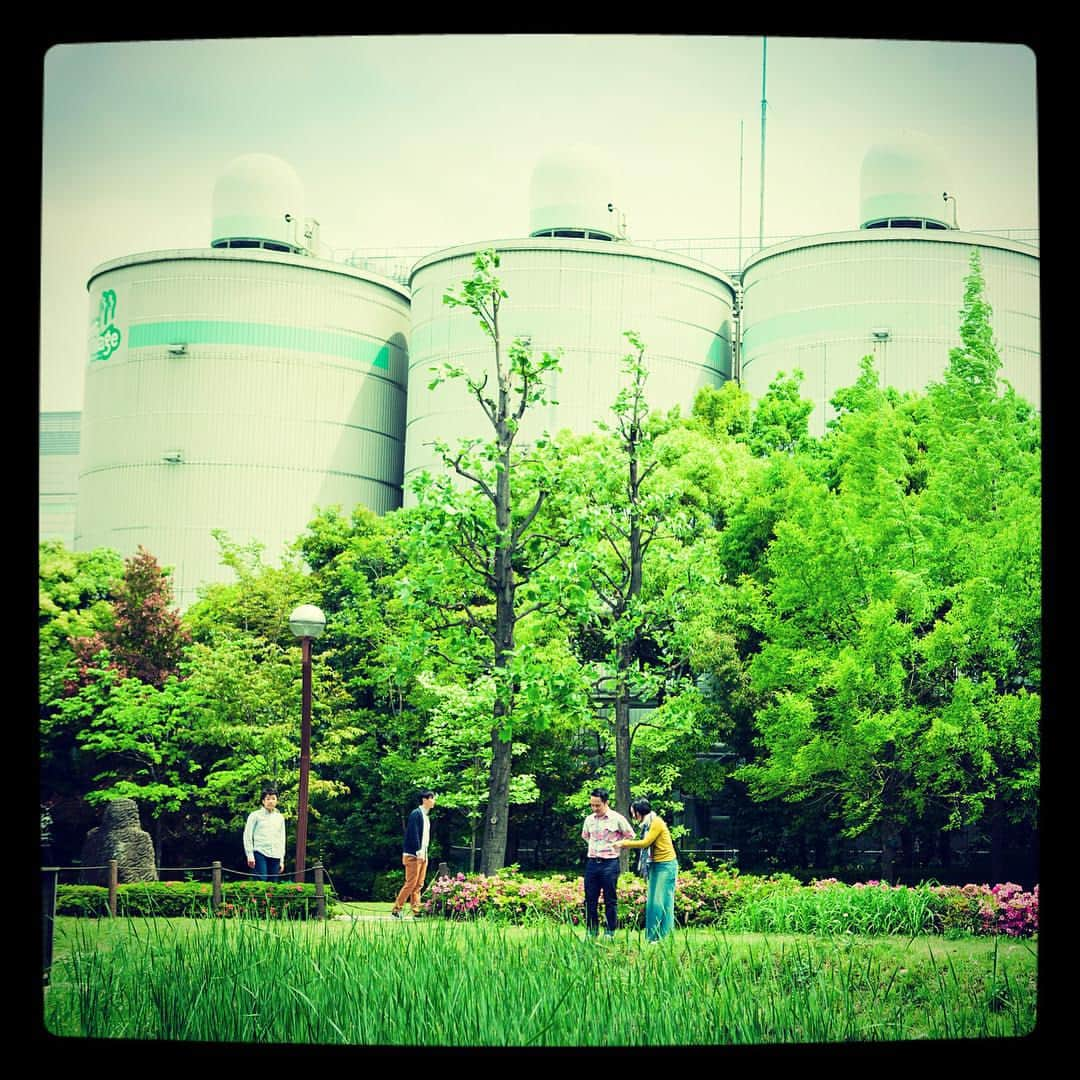 キリン一番搾り生ビールさんのインスタグラム写真 - (キリン一番搾り生ビールInstagram)「#キリンの工場見学行ってきました お家で、お店で、キリンの工場見学で…。 一番搾りを楽しんでいる様子を、写真に撮ってシェアしよう！ 「みんなの一番搾り　写真投稿キャンペーン」 Twitter又はInstagramで「@ichiban_cp」をフォローしてから 楽しんでいるシーンに合わせて、ハッシュタグ「#一番搾り飲んでます」又は「#キリンの工場見学行ってきました」をつけて投稿しよう。 抽選で30名様に工場ショップ限定「KANPAI!ジョッキ」（2個）＆一番搾り350ml6缶パックがセットで当たる！ キャンペーン期間 2015年9月1日(火)～10月26日(月)24:00 https://kanpaiforhappiness.com/happyshare/ichiban/」8月31日 15時34分 - ichiban_cp