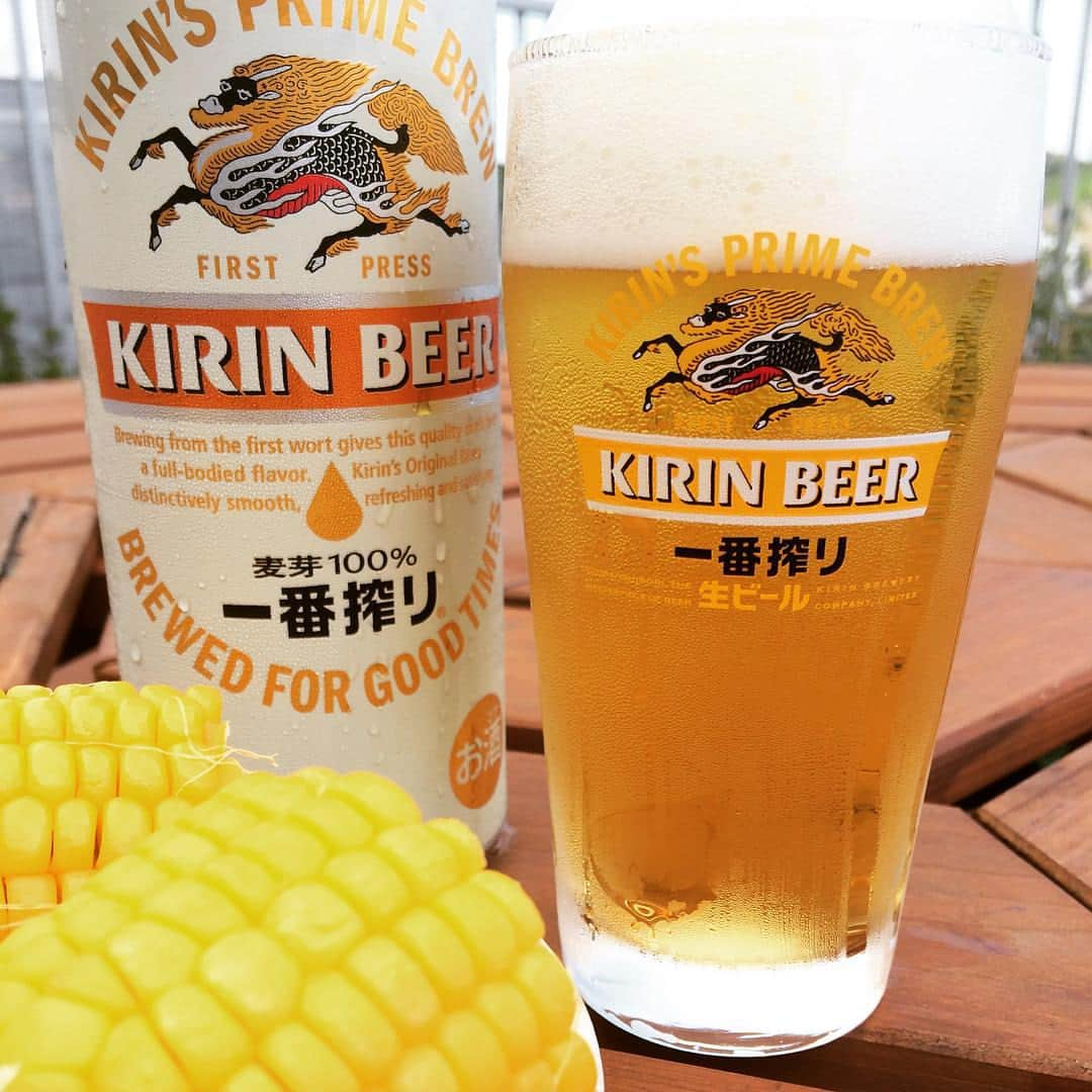 キリン一番搾り生ビールさんのインスタグラム写真 - (キリン一番搾り生ビールInstagram)「#一番搾り飲んでます お家で、お店で、キリンの工場見学で…。 一番搾りを楽しんでいる様子を、写真に撮ってシェアしよう！ 「みんなの一番搾り　写真投稿キャンペーン」 Twitter又はInstagramで「@ichiban_cp」をフォローしてから 楽しんでいるシーンに合わせて、ハッシュタグ「#一番搾り飲んでます」又は「#キリンの工場見学行ってきました」をつけて投稿しよう。 抽選で30名様に工場ショップ限定「KANPAI!ジョッキ」（2個）＆一番搾り350ml6缶パックがセットで当たる！ キャンペーン期間 2015年9月1日(火)～10月26日(月)24:00 https://kanpaiforhappiness.com/happyshare/ichiban/」8月31日 15時38分 - ichiban_cp