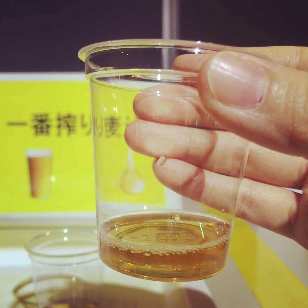 キリン一番搾り生ビールさんのインスタグラム写真 - (キリン一番搾り生ビールInstagram)「#キリンの工場見学行ってきました お家で、お店で、キリンの工場見学で…。 一番搾りを楽しんでいる様子を、写真に撮ってシェアしよう！ 「みんなの一番搾り　写真投稿キャンペーン」 Twitter又はInstagramで「@ichiban_cp」をフォローしてから 楽しんでいるシーンに合わせて、ハッシュタグ「#一番搾り飲んでます」又は「#キリンの工場見学行ってきました」をつけて投稿しよう。 抽選で30名様に工場ショップ限定「KANPAI!ジョッキ」（2個）＆一番搾り350ml6缶パックがセットで当たる！ キャンペーン期間 2015年9月1日(火)～10月26日(月)24:00 https://kanpaiforhappiness.com/happyshare/ichiban/」8月31日 15時38分 - ichiban_cp