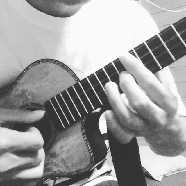 のインスタグラム：「Day 93 #yoursmile でおやすみなさい。 #ukulele #music #goodnight #ウクレレ #イケレレ #毎日uke動画」