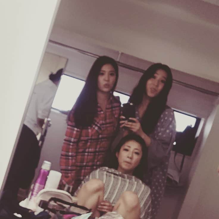 佐山愛のインスタグラム：「#ふいにブスになる3人娘 #のーりーめぐりらぶ #週刊プレイボーイ  #9月28日発売」