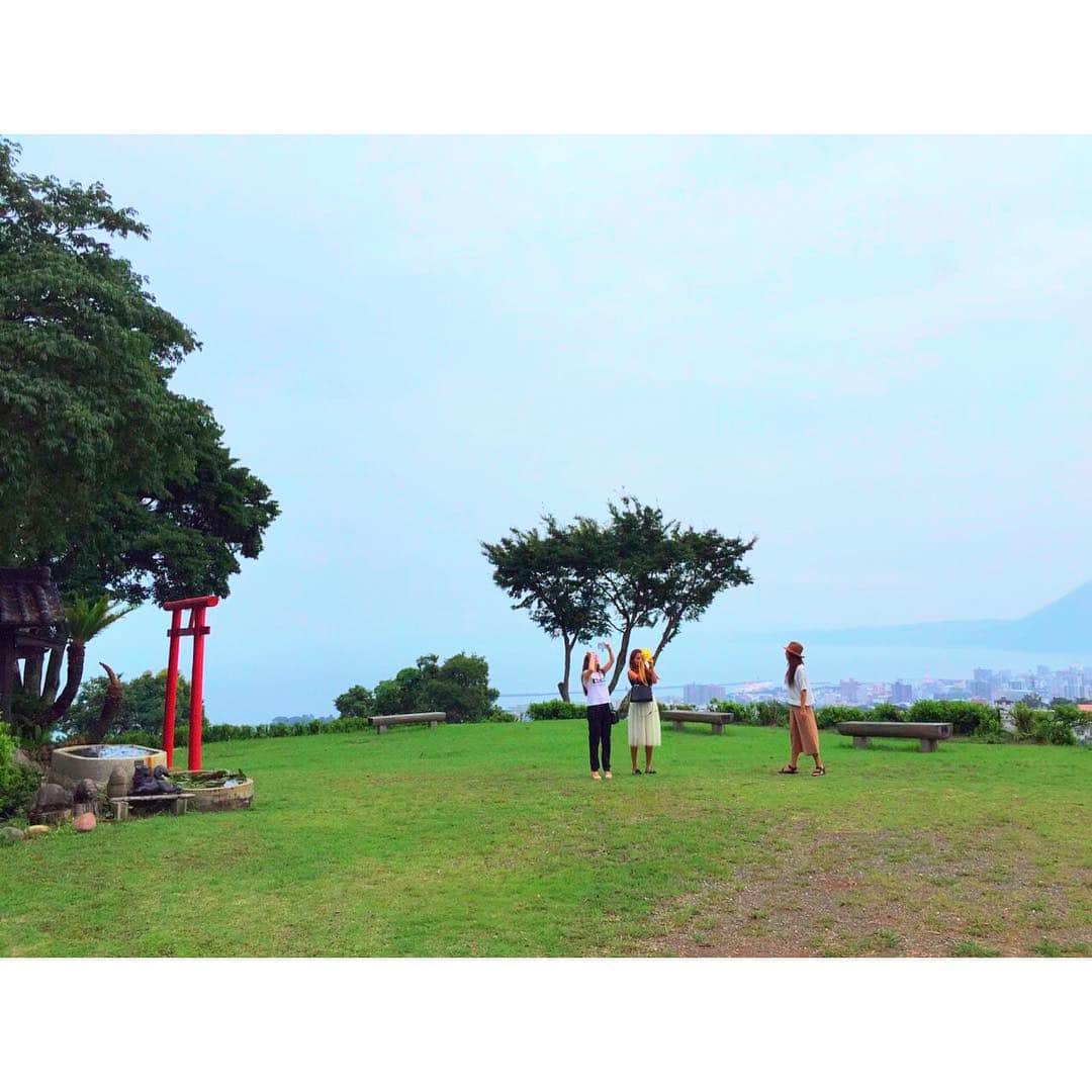 荒牧陽子のインスタグラム：「2015.8.30 大分県 別府市 貴船城 大白蛇神白龍王 #守り神の蛇さん触らせてもらいました #すっかり観光気分 #ooita #beppu #大分 #別府 #観光 #japan」