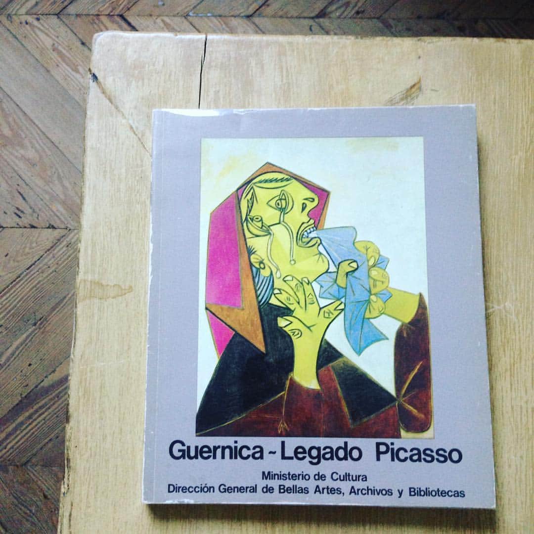 原田マハのインスタグラム：「a discovery of Guernica exhibition book published in 1981, Madrid.」