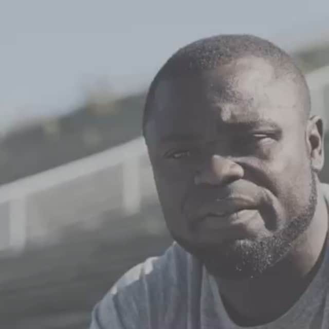 ヨハネス・ガイスのインスタグラム：「Steht auf wenn ihr Menschen seid !!! @s04  @gerald.asamoah」